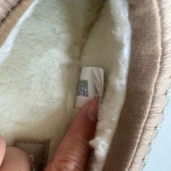 UGG WOMEN TAZZ SAND SHEARLING SUEDE PLATFORM SHOE US 7 - Picture 6 of 6